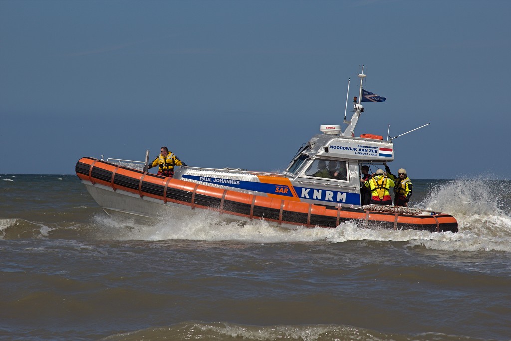 KNRM Koninklijke Nederlandse Redding Maatschappij hdr sar reddingsboot lifeguard scheepvaart zeevaart koopvaardij marine